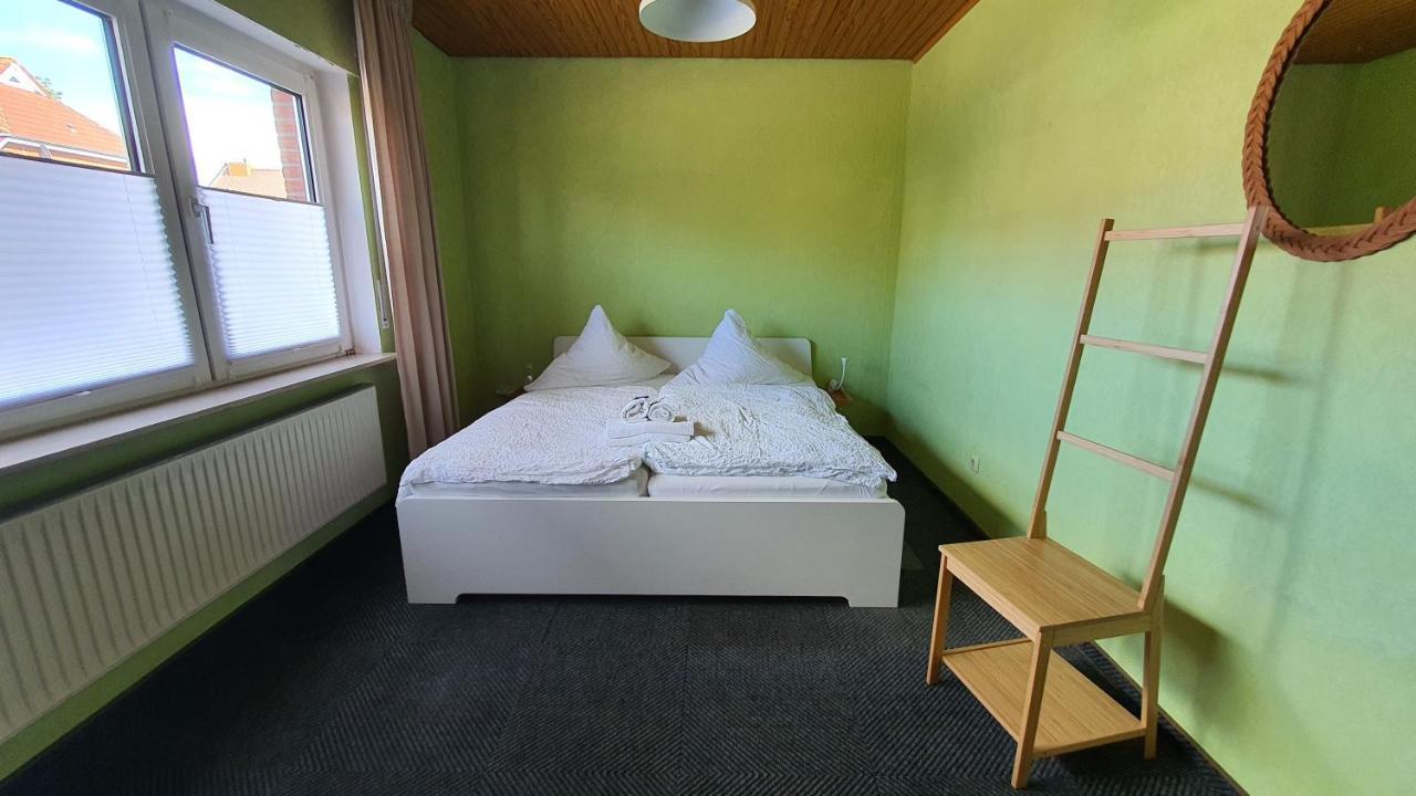 Friesenmeer Ferienwohnung Eins Бензерзиль Экстерьер фото
